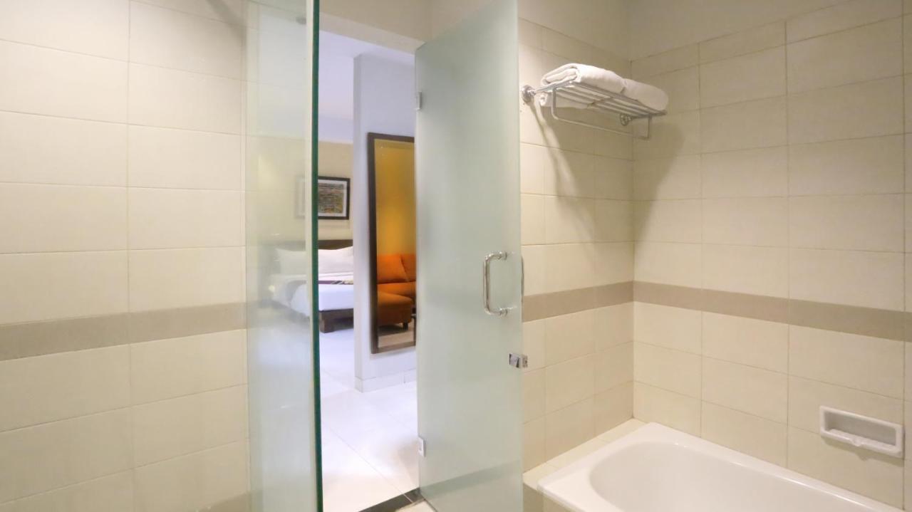 Hotel Quirin Semarang Eksteriør billede