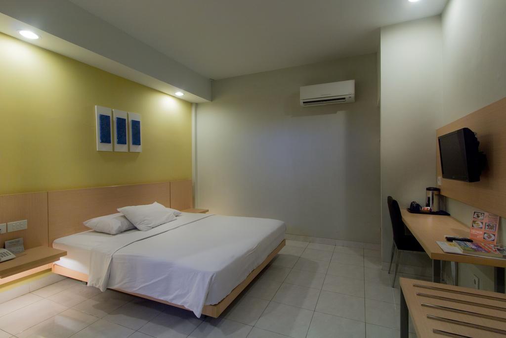 Hotel Quirin Semarang Værelse billede
