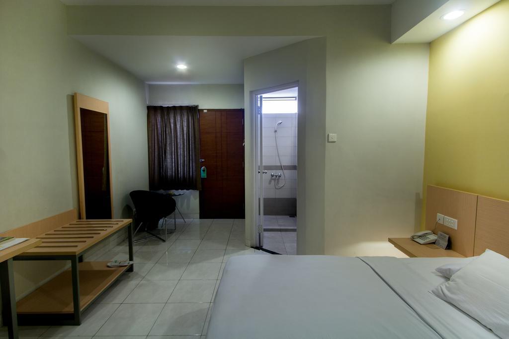 Hotel Quirin Semarang Værelse billede